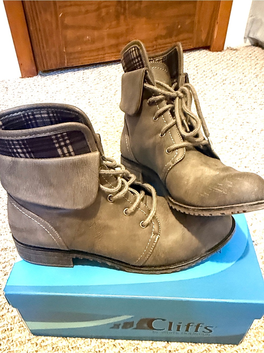 White Mountain Brown Lace-Up Fold-Over Chukka Boots